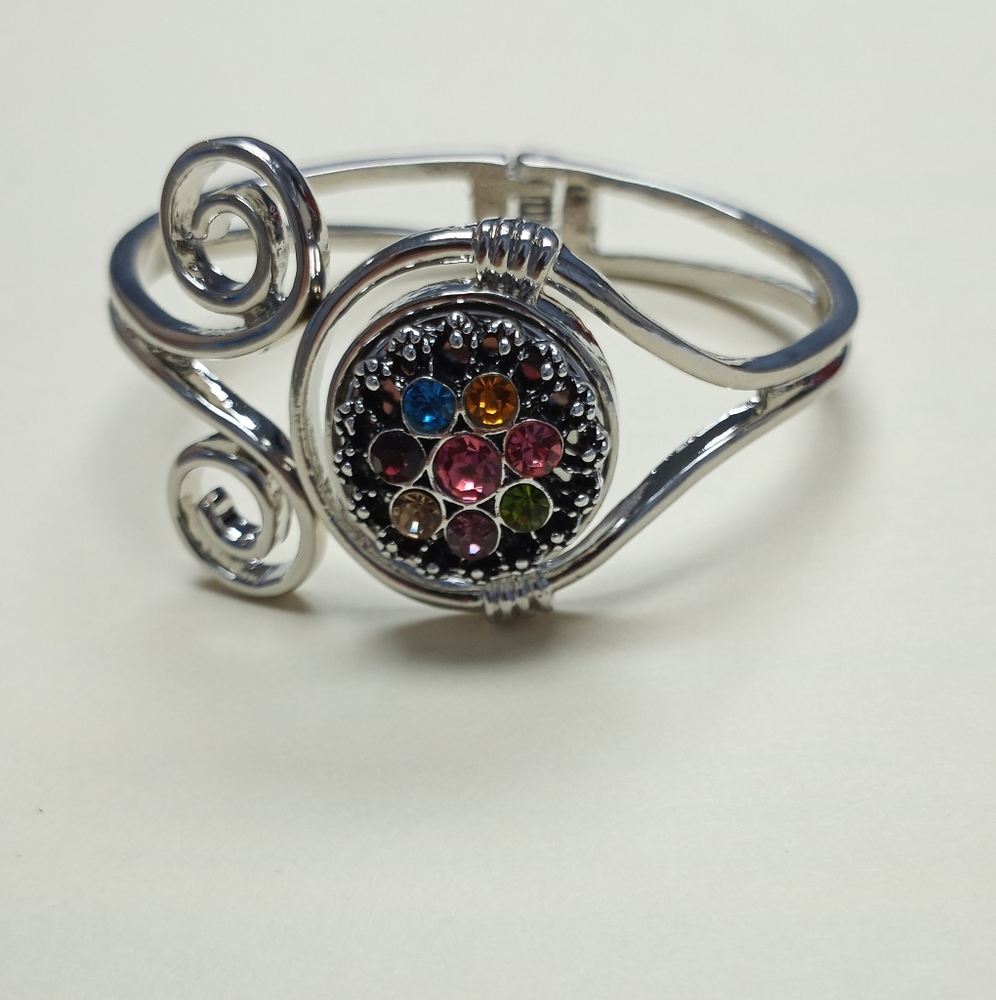 NWOT Bangle Bracelet